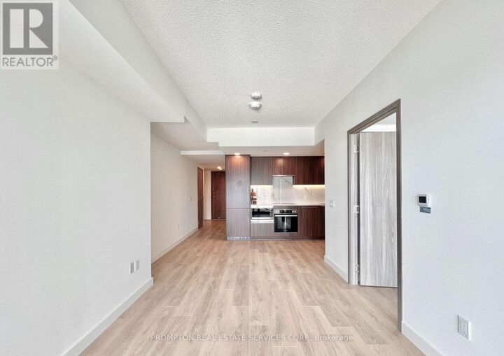 Property Photo: 3 Concord Cityplace Way 2808 ON M5V 0X4