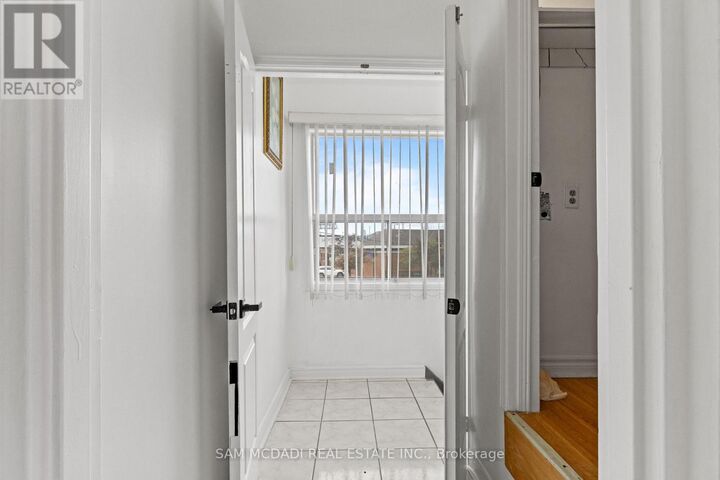 Property Photo:  2922 Islington Avenue 3  ON M9L 2K4 