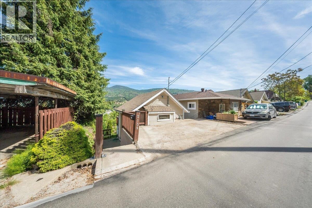 Property Photo:  2139 Daniel Street  BC V1R 4H1 