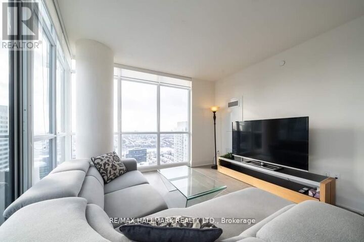 Property Photo:  30 Roehampton Avenue Ph01  ON M4P 0B9 