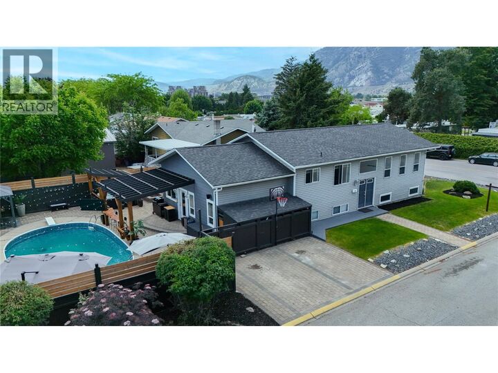 Property Photo: 98 Dauphin Avenue BC V2A 6V8