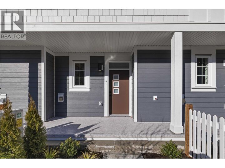 Property Photo:  2808 St. George Street 4  BC V3H 0N6 