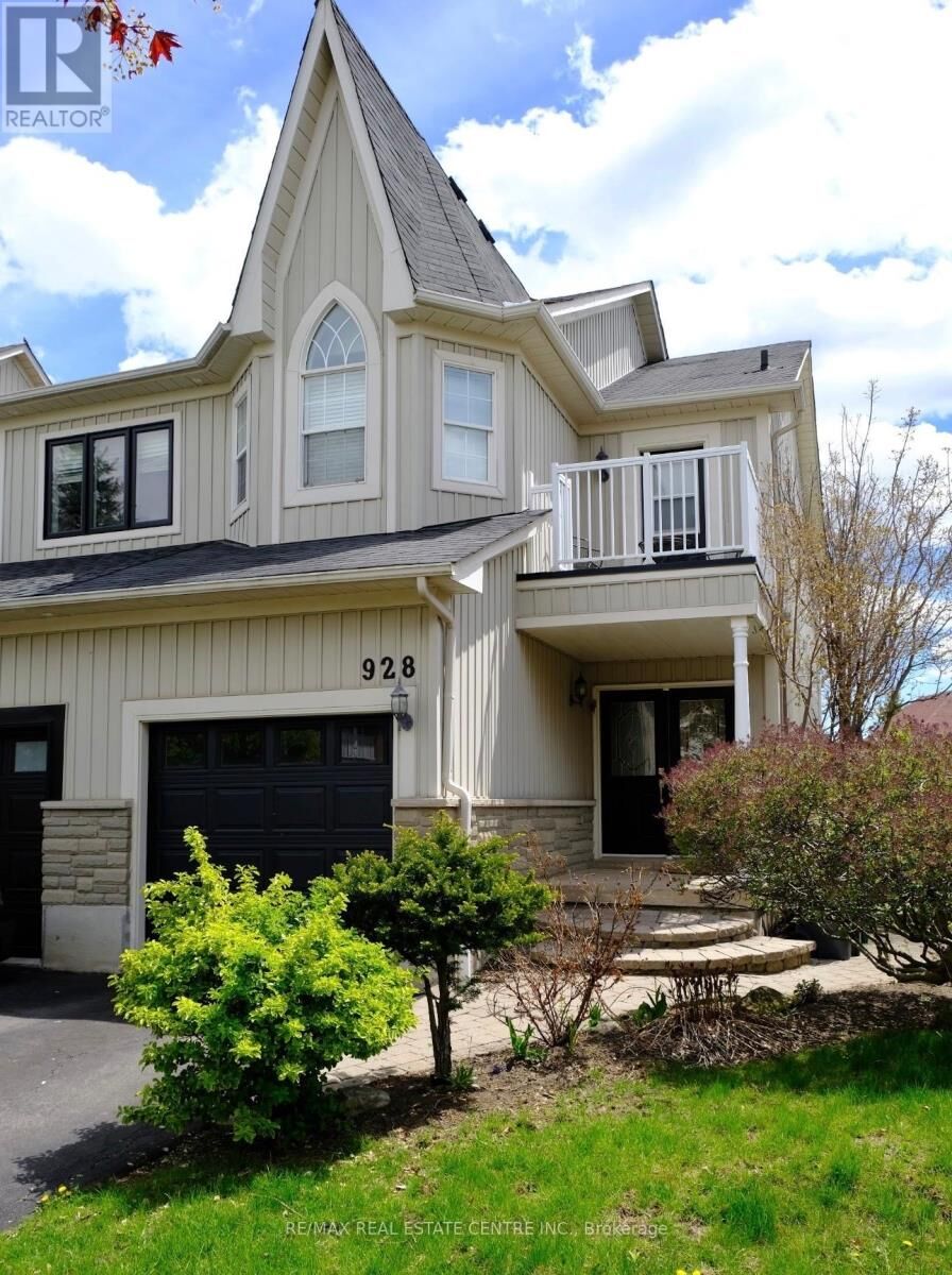 Property Photo:  928 Golden Farmer Way  ON L5W 1B4 
