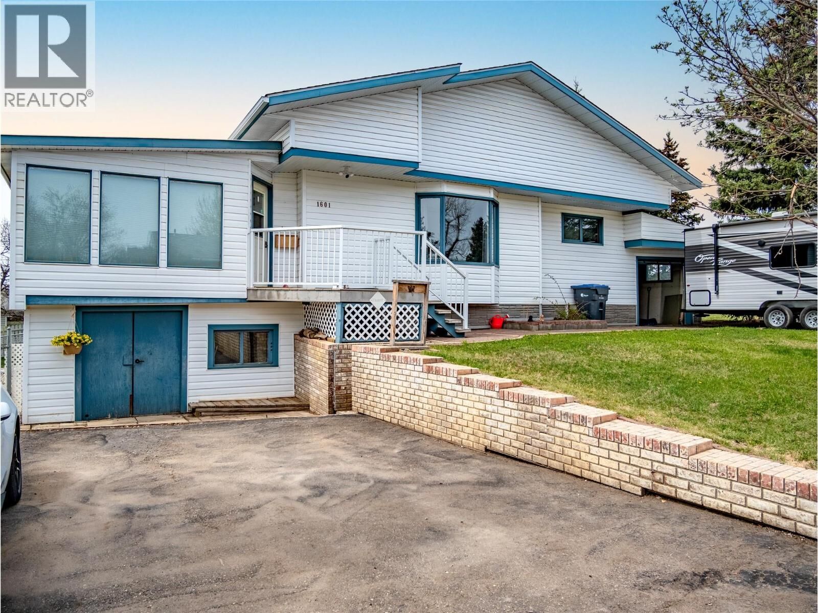 Property Photo:  1601 94 Avenue  BC V1G 1H3 
