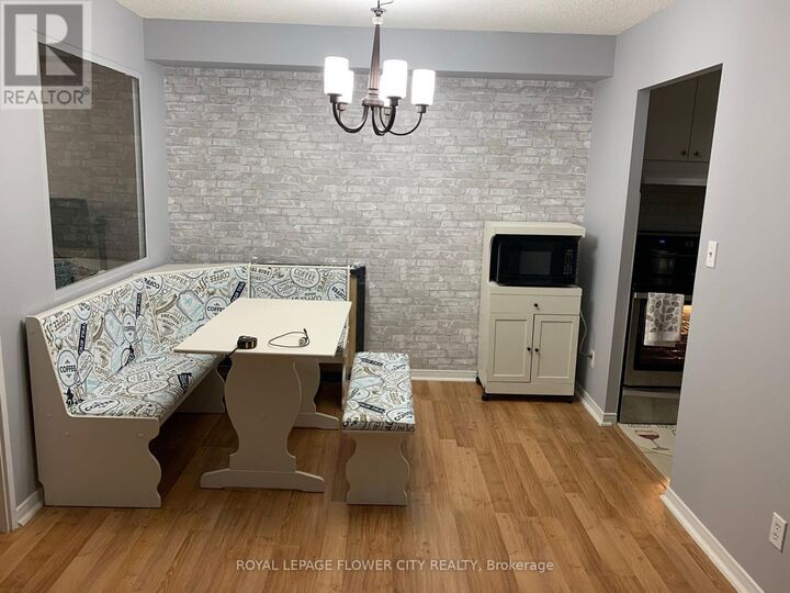 Property Photo:  145 Hillcrest Avenue 1008  ON L5B 3Z1 