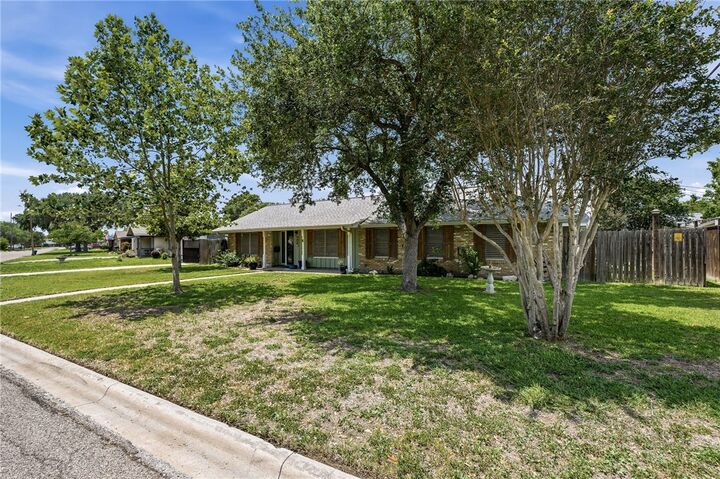 Property Photo:  143 N Janin Circle  TX 78374 