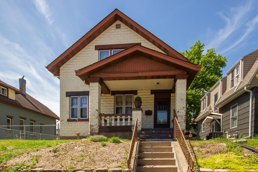 Property Photo:  1115 Garfield Avenue  IA 52001 