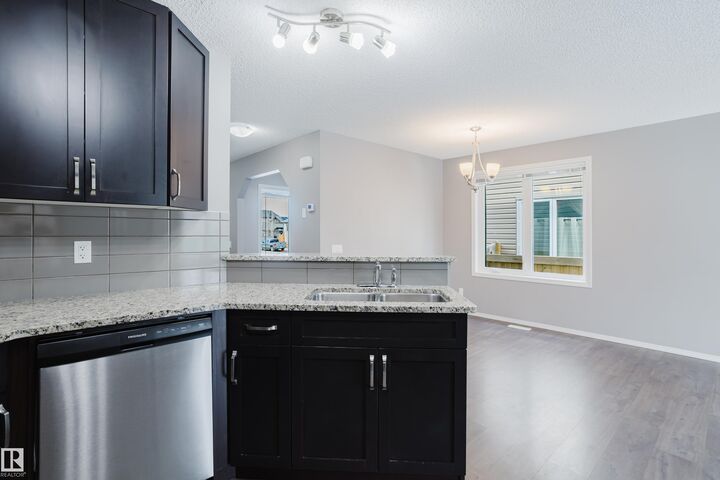 Photo de la propriété:  14007 164 Avenue NW  AB T6V 0K6 
