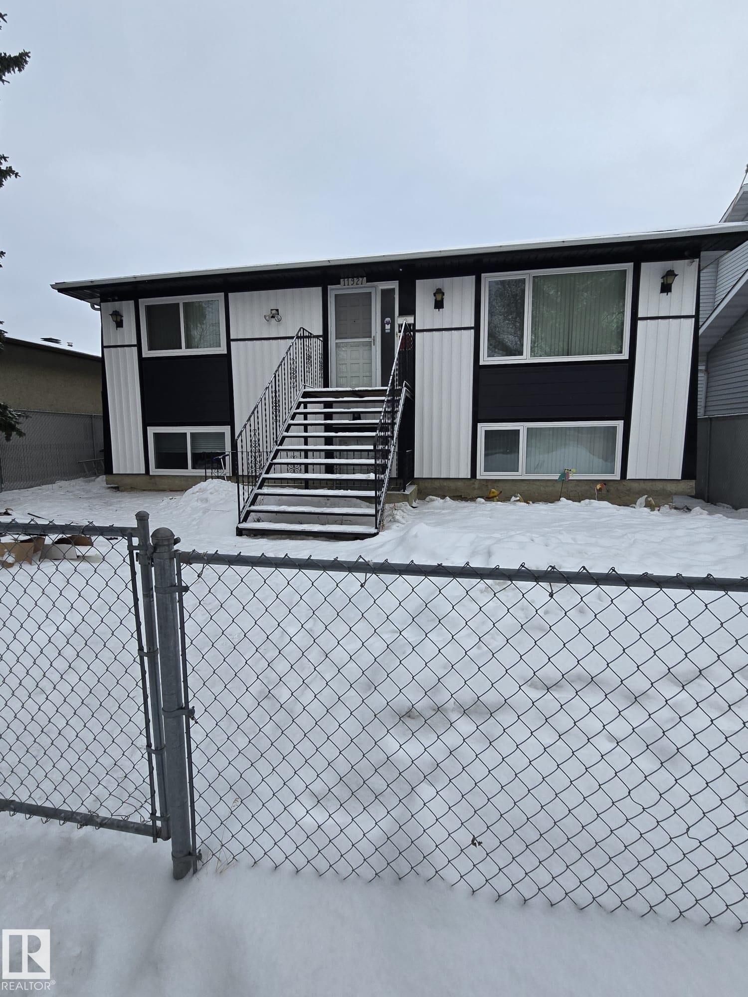 Photo de la propriété:  11927 85 Street NW  AB T5B 3G2 