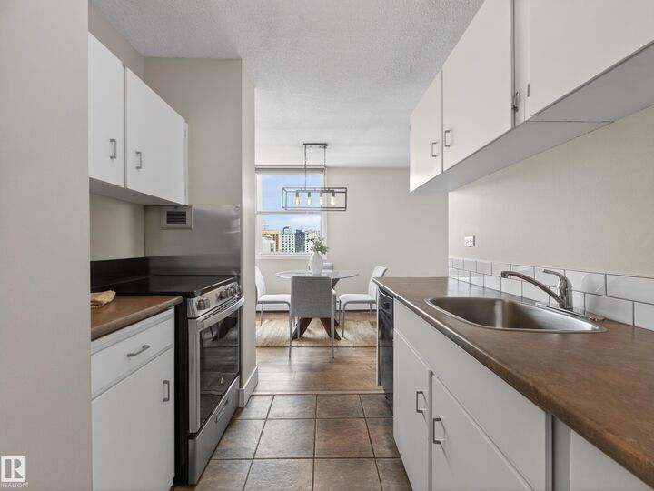 Property Photo:  9930 113 Street NW 907  AB T5K 1N6 