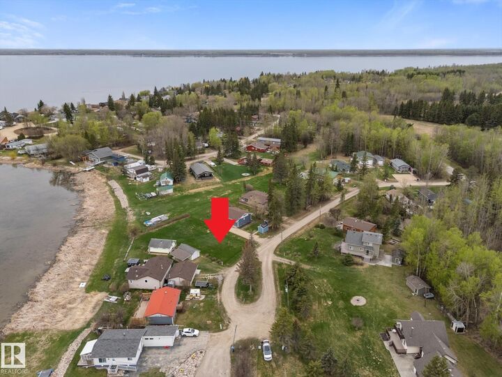 Property Photo:  209 2 Street Ross Haven  AB T0E 1A0 