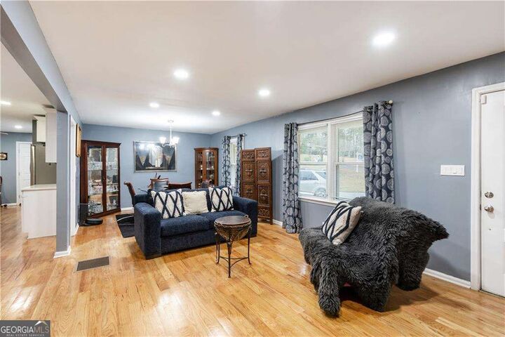 Property Photo:  974 Laurelmont Drive SW  GA 30311 