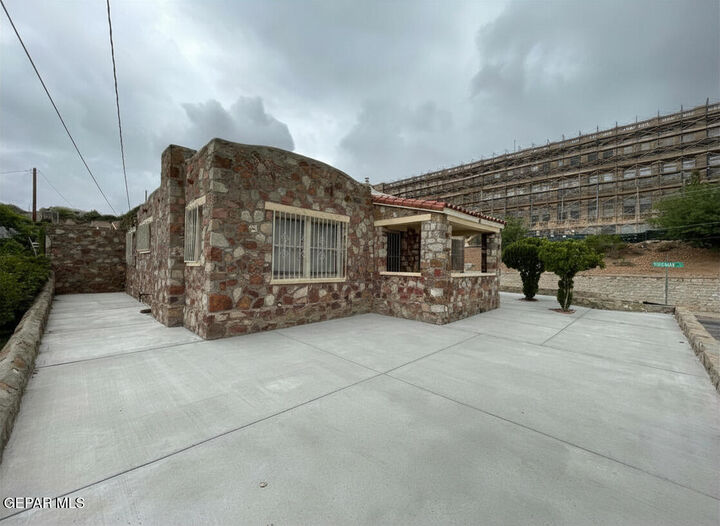 Property Photo:  717 E Crosby Avenue  TX 79902 