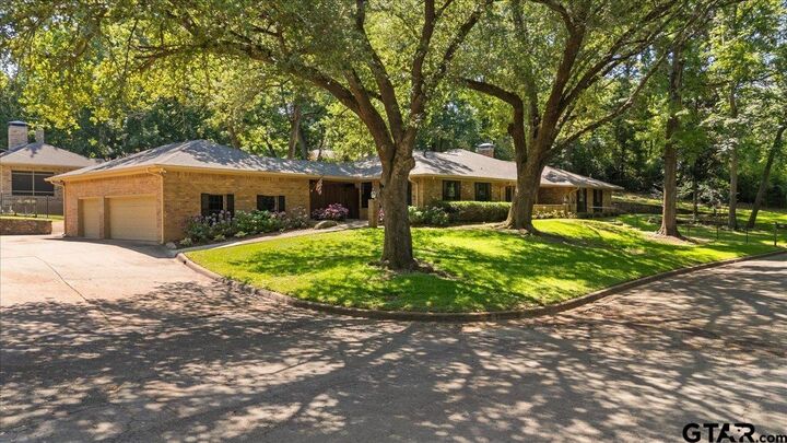 Property Photo:  555 Lakeshore Dr.  TX 75801 