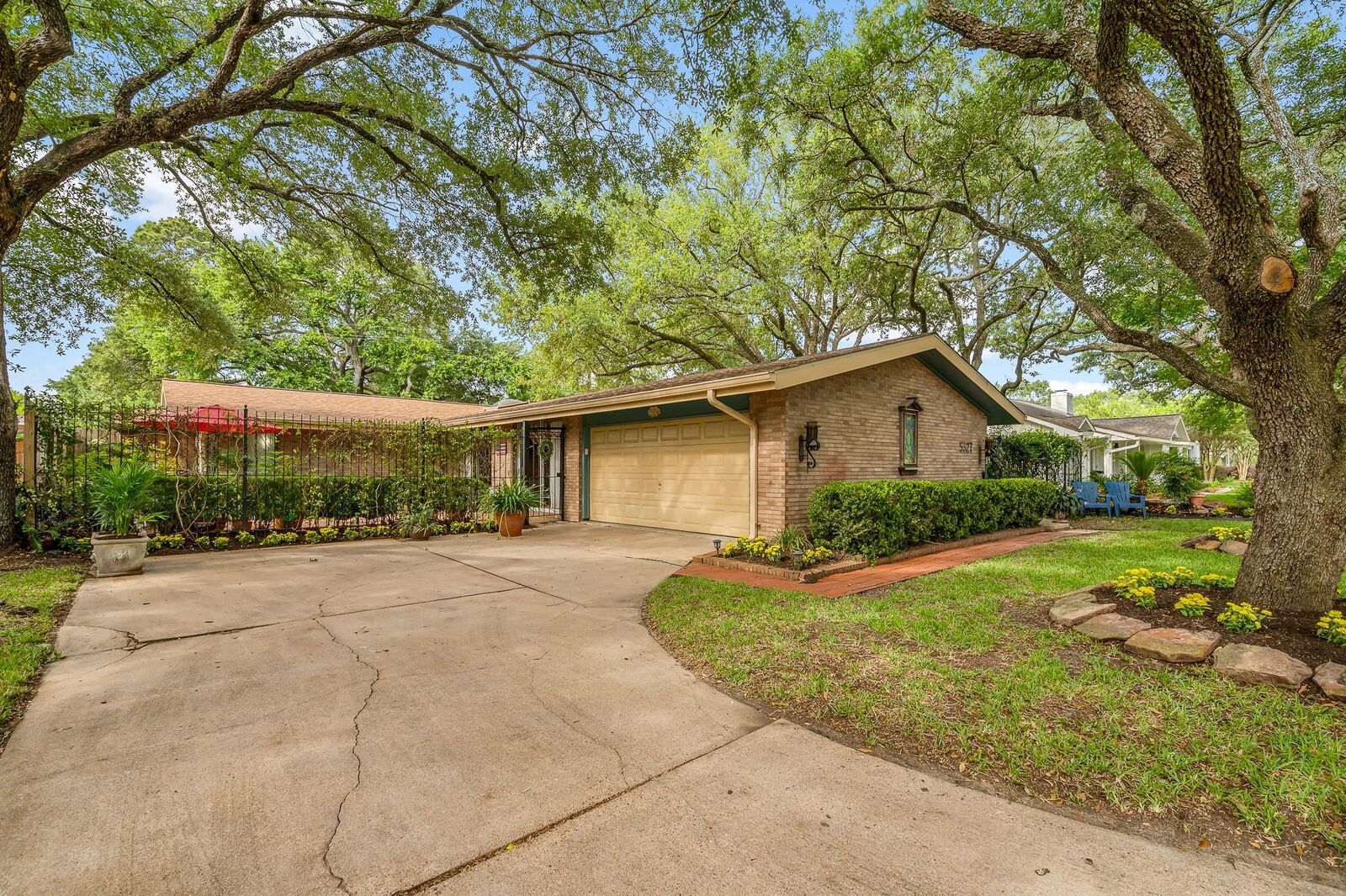 Property Photo:  5327 Valkeith Drive  TX 77096 