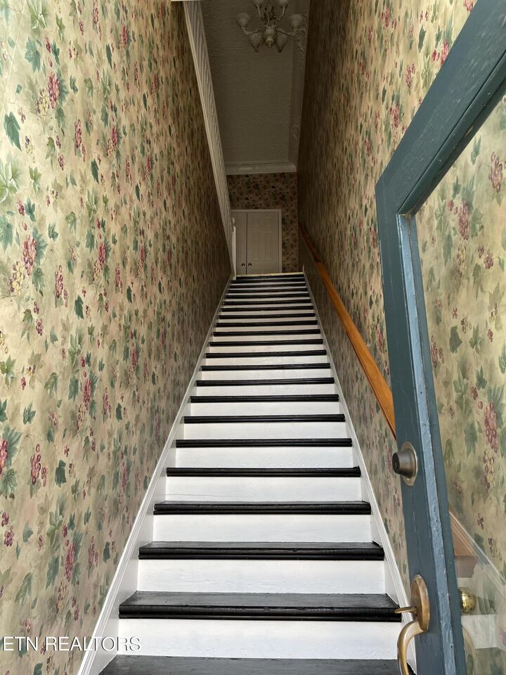 Property Photo:  426 N Roane St 1/2  TN 37748 