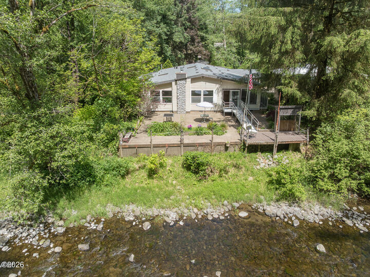 Property Photo: 137 N Riverton Court OR 97368