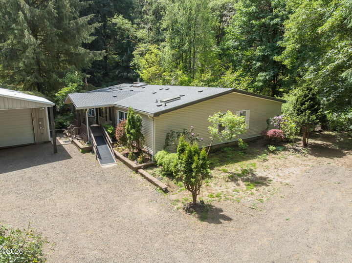 Property Photo:  137 N Riverton Court  OR 97368 
