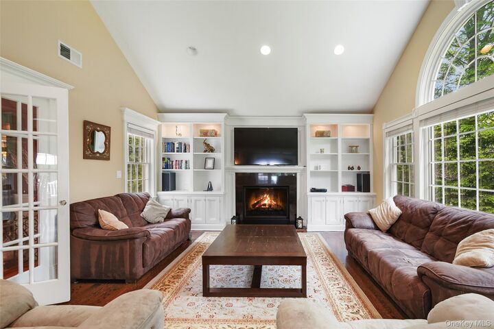 Property Photo:  31 Burns Place  NY 10510 