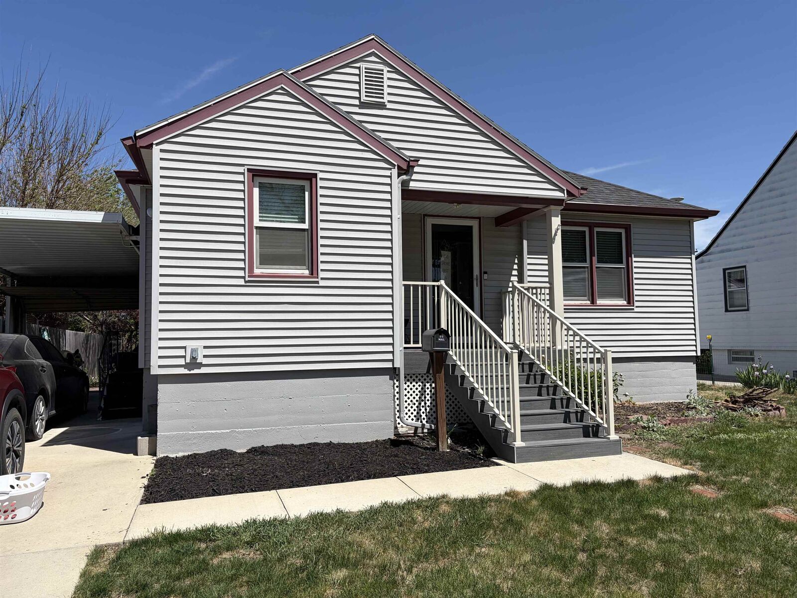 Property Photo: 1015 W B NE 69101