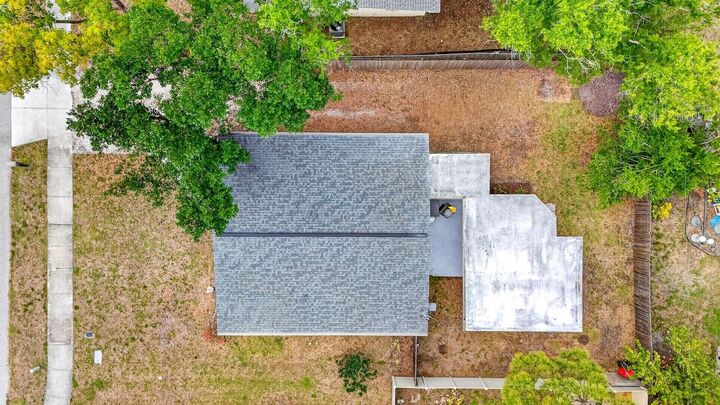 Property Photo:  916 Pattison Avenue  FL 34237 