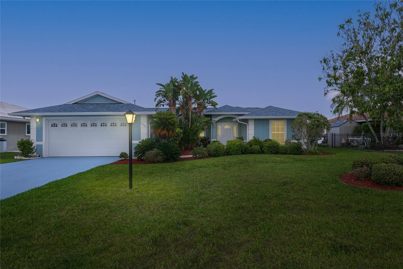 Property Photo:  5557 Bowline Bend  FL 34652 