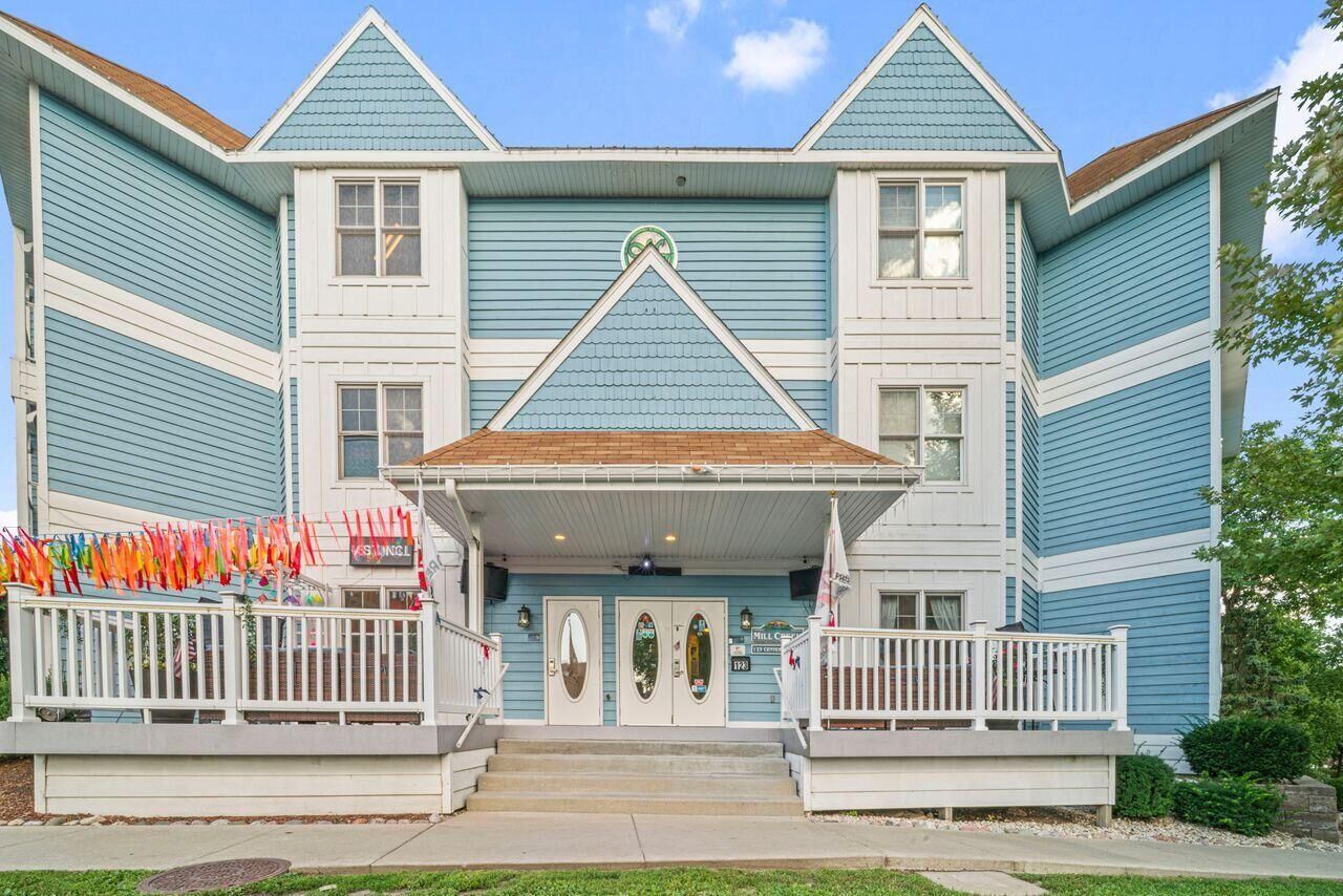 Property Photo:  123 Center St 211  WI 53147 