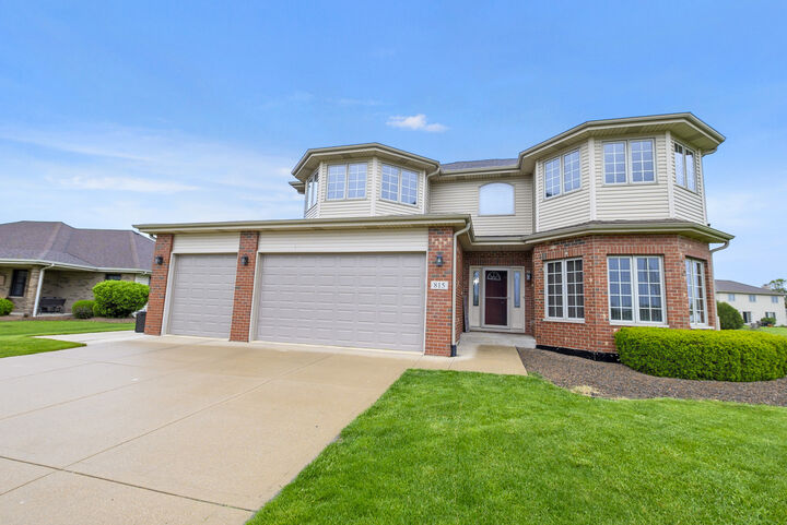Property Photo:  815 Meadow Path  IL 60950 