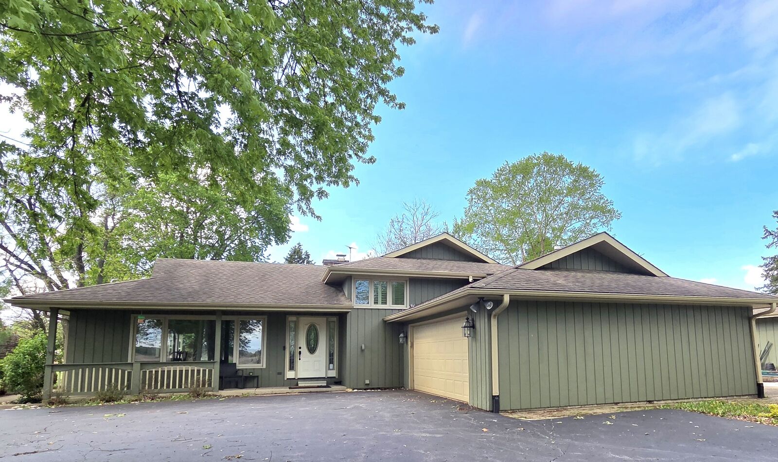 Property Photo:  