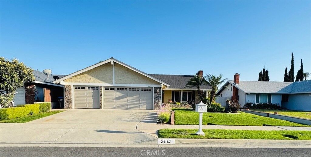 Property Photo: 24167 Via Vargas Drive CA 92553