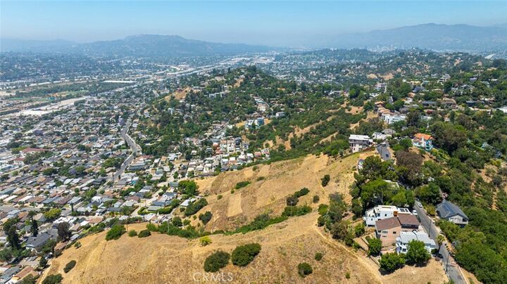 Property Photo:  860 W Avenue 37  CA 90065 