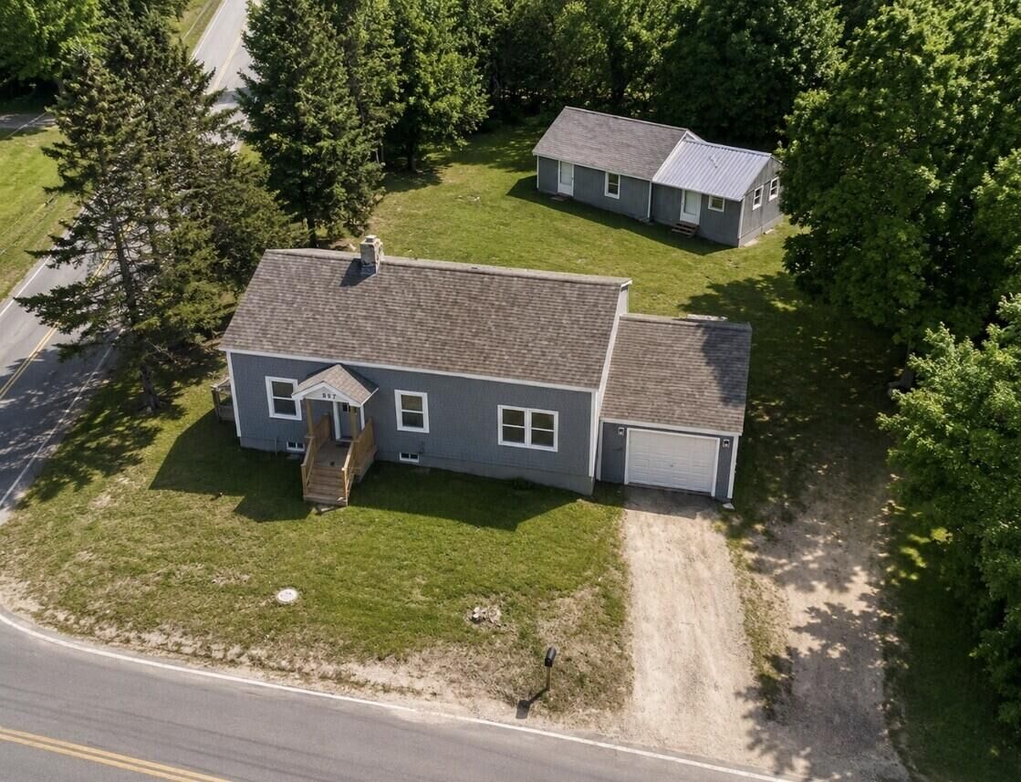 Property Photo: 887 Foxes Ridge Road ME 04001