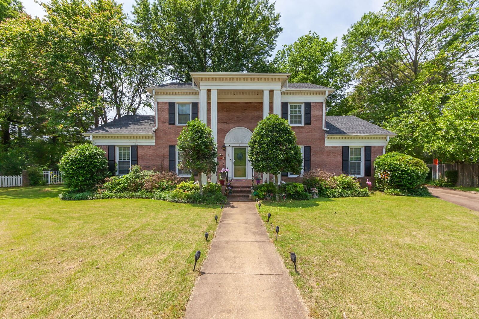 Property Photo:  5 Maryville Cv  TN 38301 