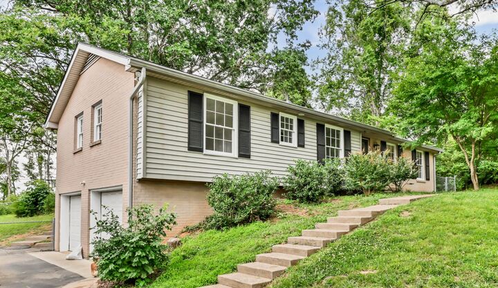 Property Photo: 916 Beacon Dr TN 37043