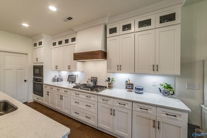 Property Photo:  13 Farmhouse Way  AL 35803 