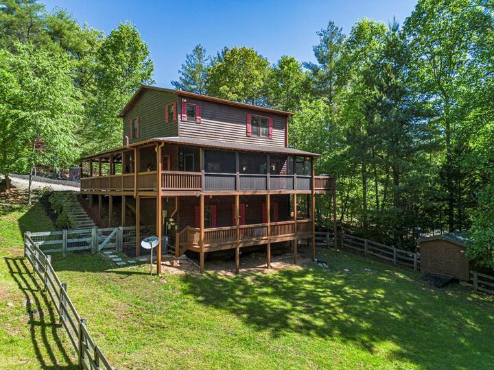Property Photo:  392 Oak Hills Drive  GA 30560 