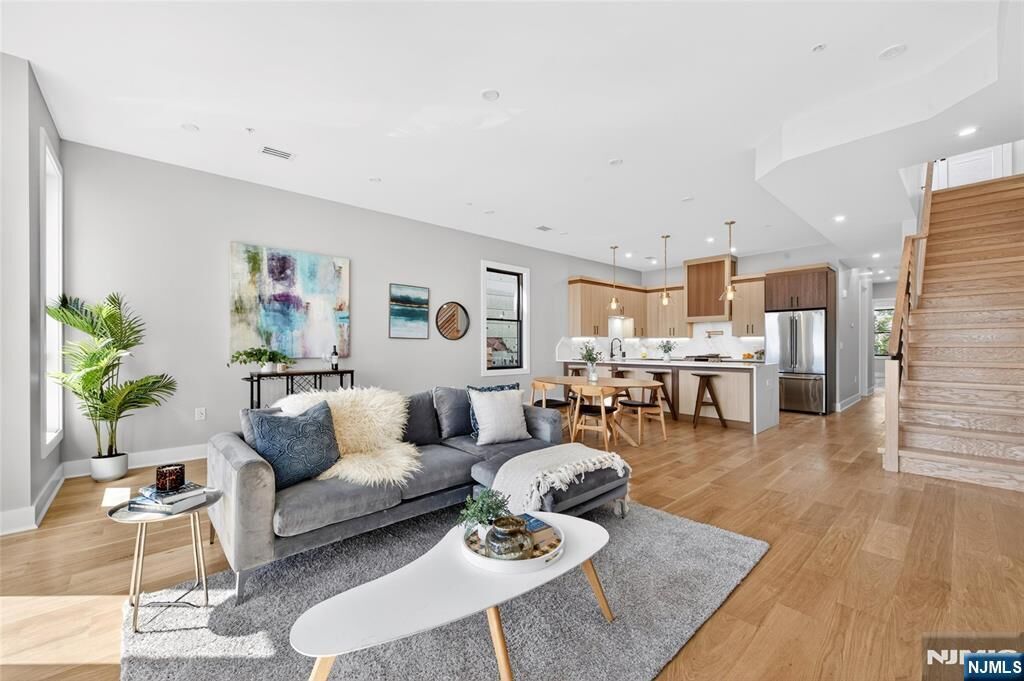 Property Photo:  172 Griffith Street 3  NJ 07307 