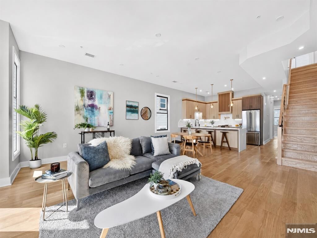 Property Photo:  172 Griffith Street 3  NJ 07307 