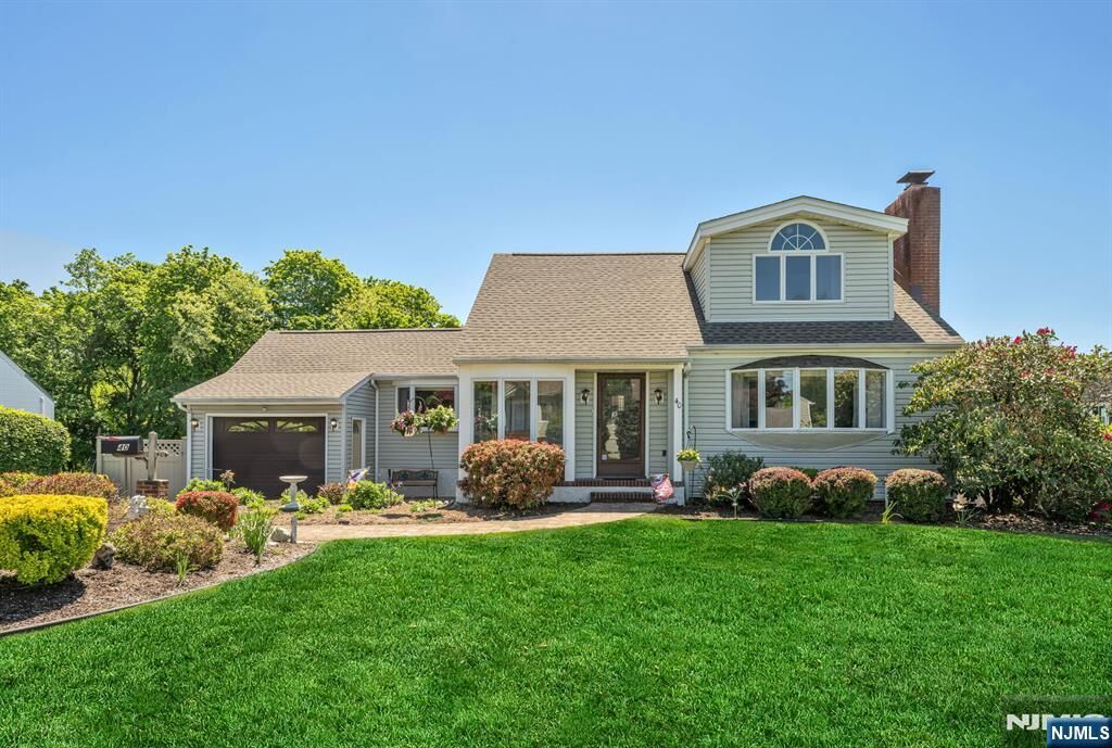 Property Photo:  40 Walray Avenue  NJ 07508 