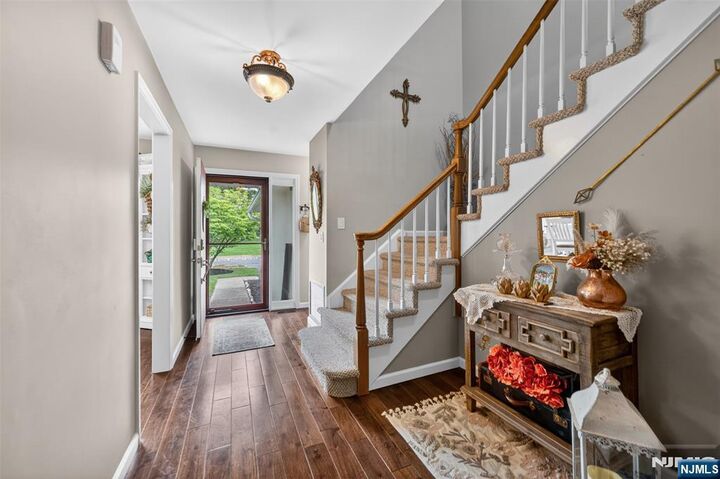 Property Photo:  51 Sunset Court 51  NJ 07430 