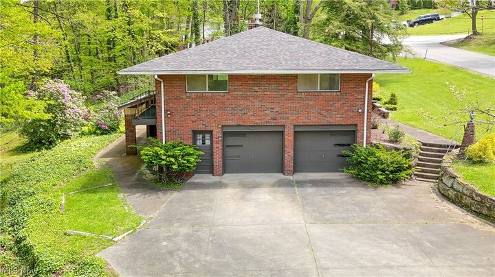 Property Photo:  1050 Park Circle  OH 44420 