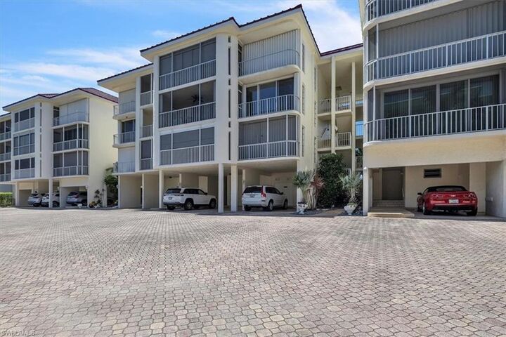 Property Photo:  848 Collier Ct 304  FL 34145 