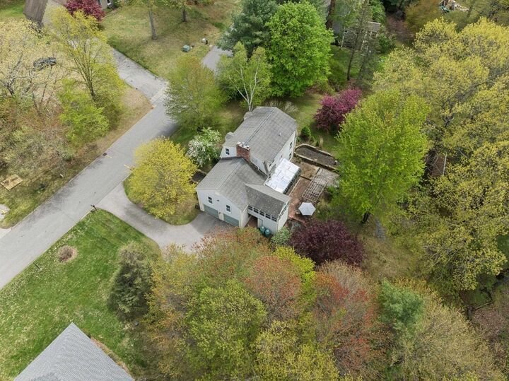 Property Photo:  8 Queens Way  NH 03054 