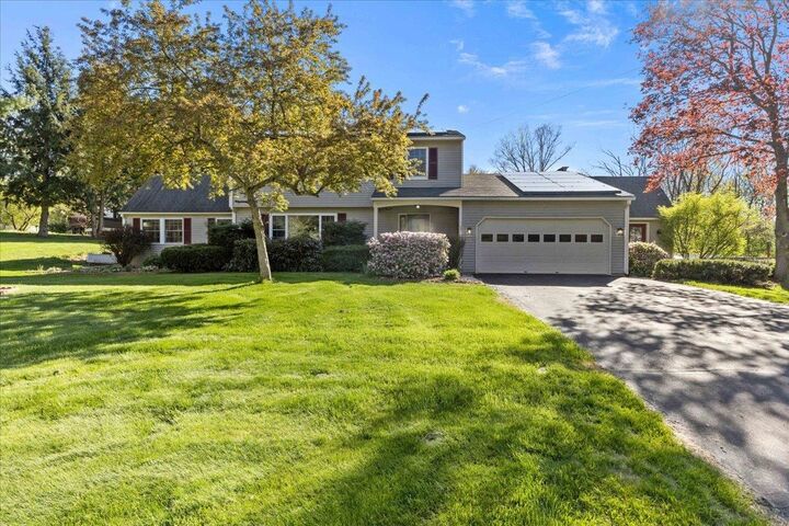 Property Photo:  67 Pinecrest Circle  VT 05495 