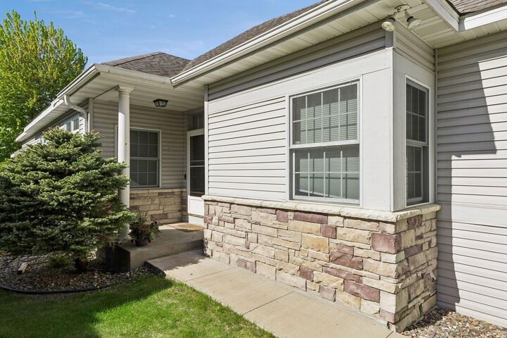 Property Photo: 724 Gilfillan Lane MN 55127