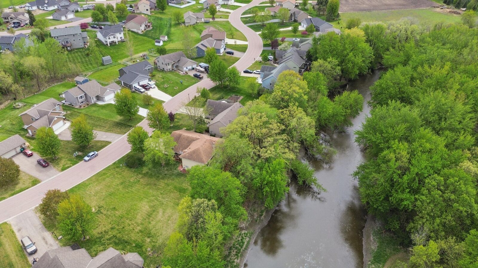 Property Photo:  1021 Prairie Ridge Lane  MN 55354 