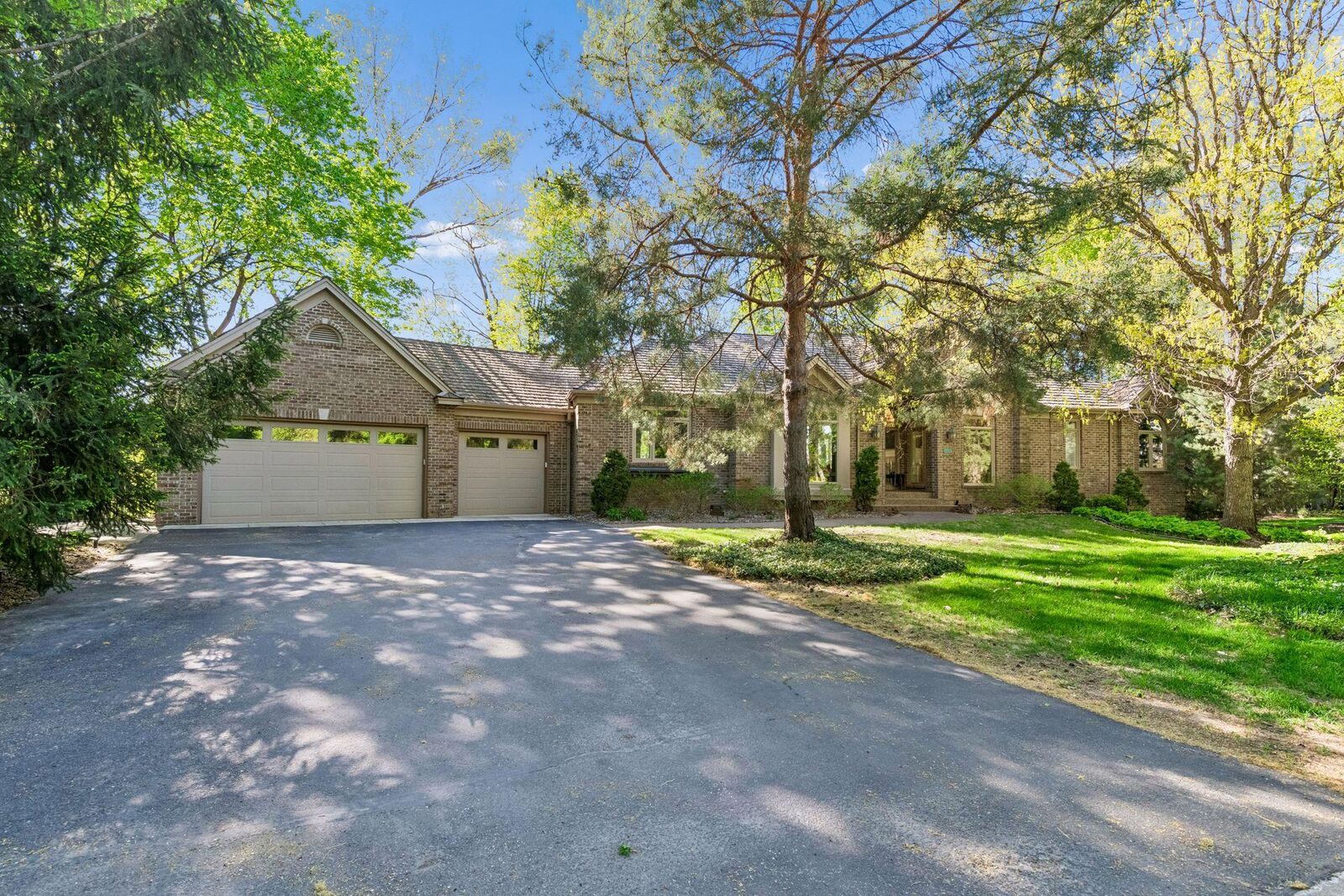 Property Photo:  4820 Lodge Lane  MN 55331 