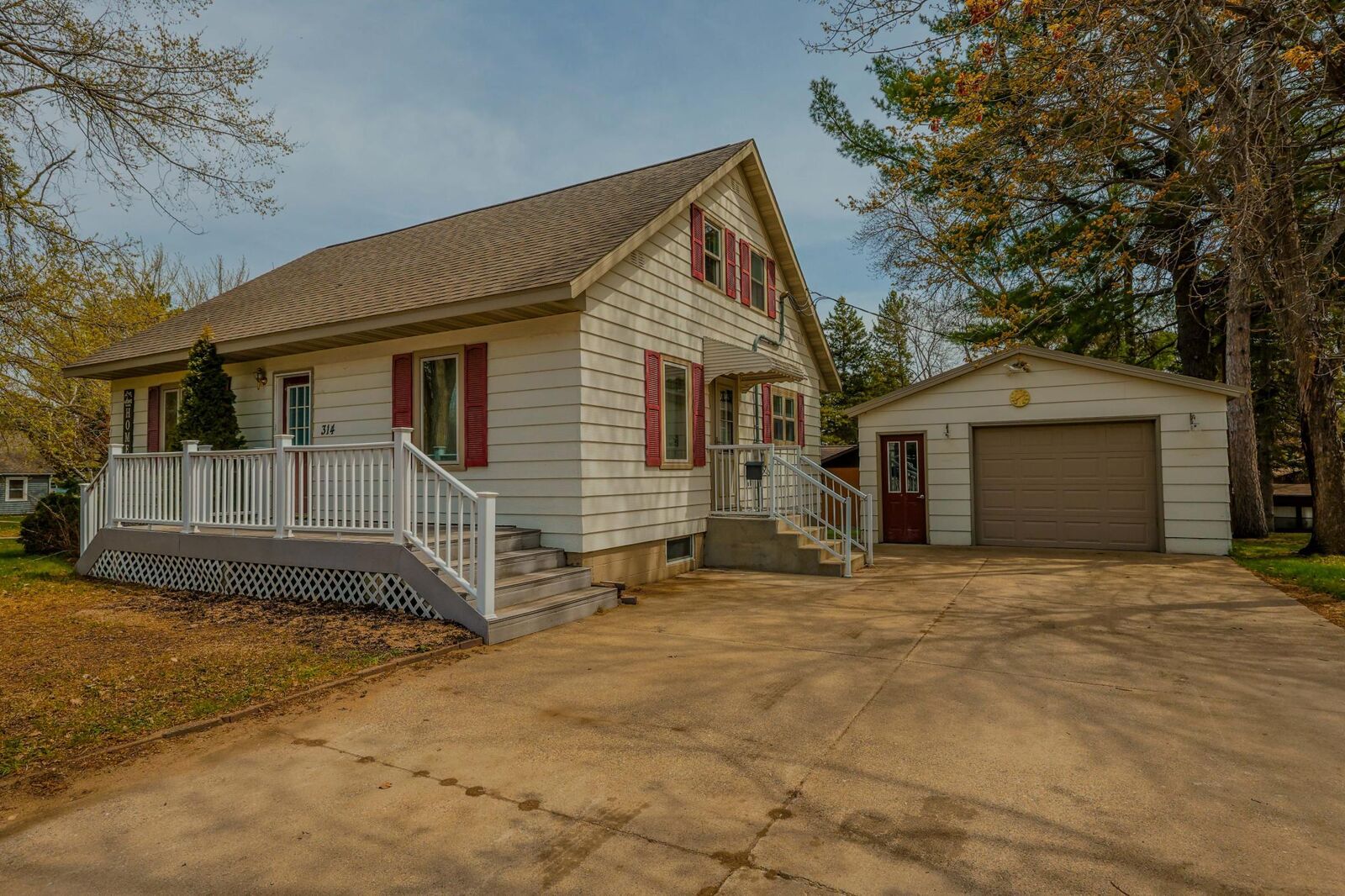 Property Photo:  314 Lake Avenue  MN 56470 