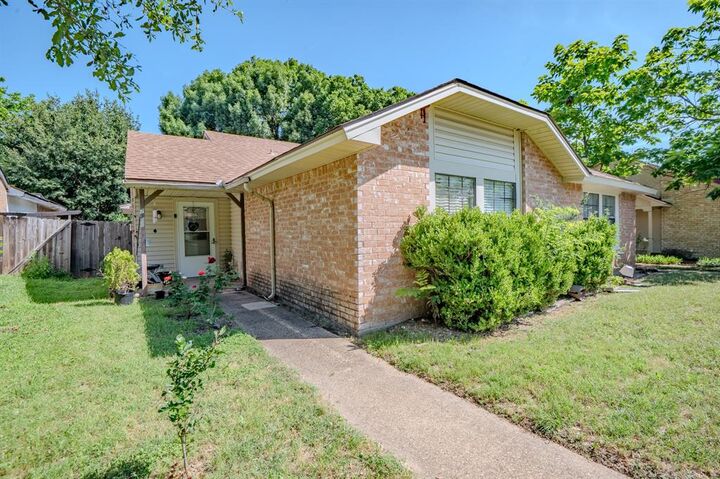 Property Photo: 7105 Pineberry Road TX 75249