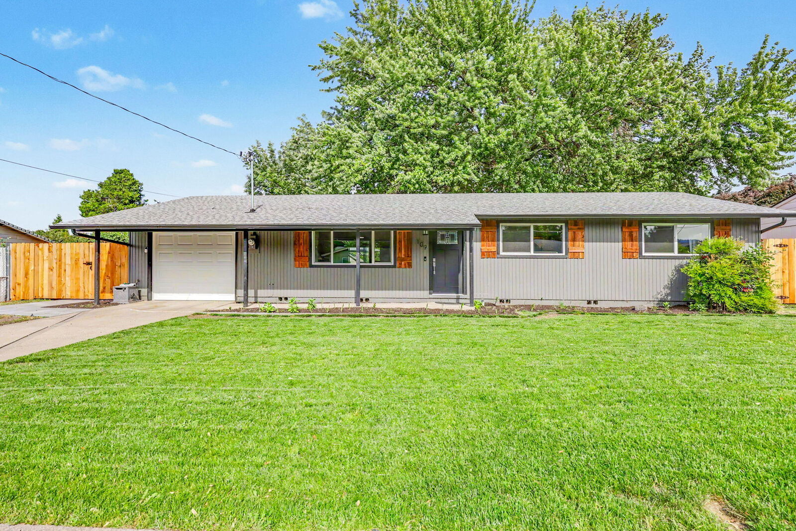 Property Photo:  109 Vincent Avenue  OR 97502 